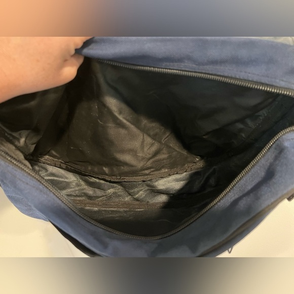 Jansport University of PITT messenger bag - Picture 3 of 3